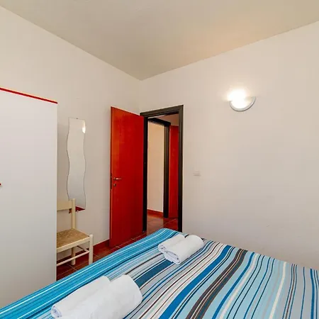 Apartment In San Teodoro 44946